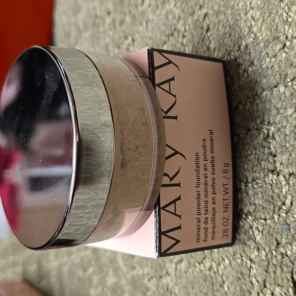 Mary Kay Mineral Powder Foundation - Ivory 2 - Picture 3 of 3